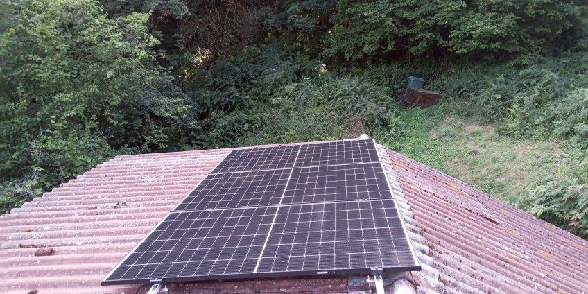 Installation photovoltaïque avec batterie sur site isolé